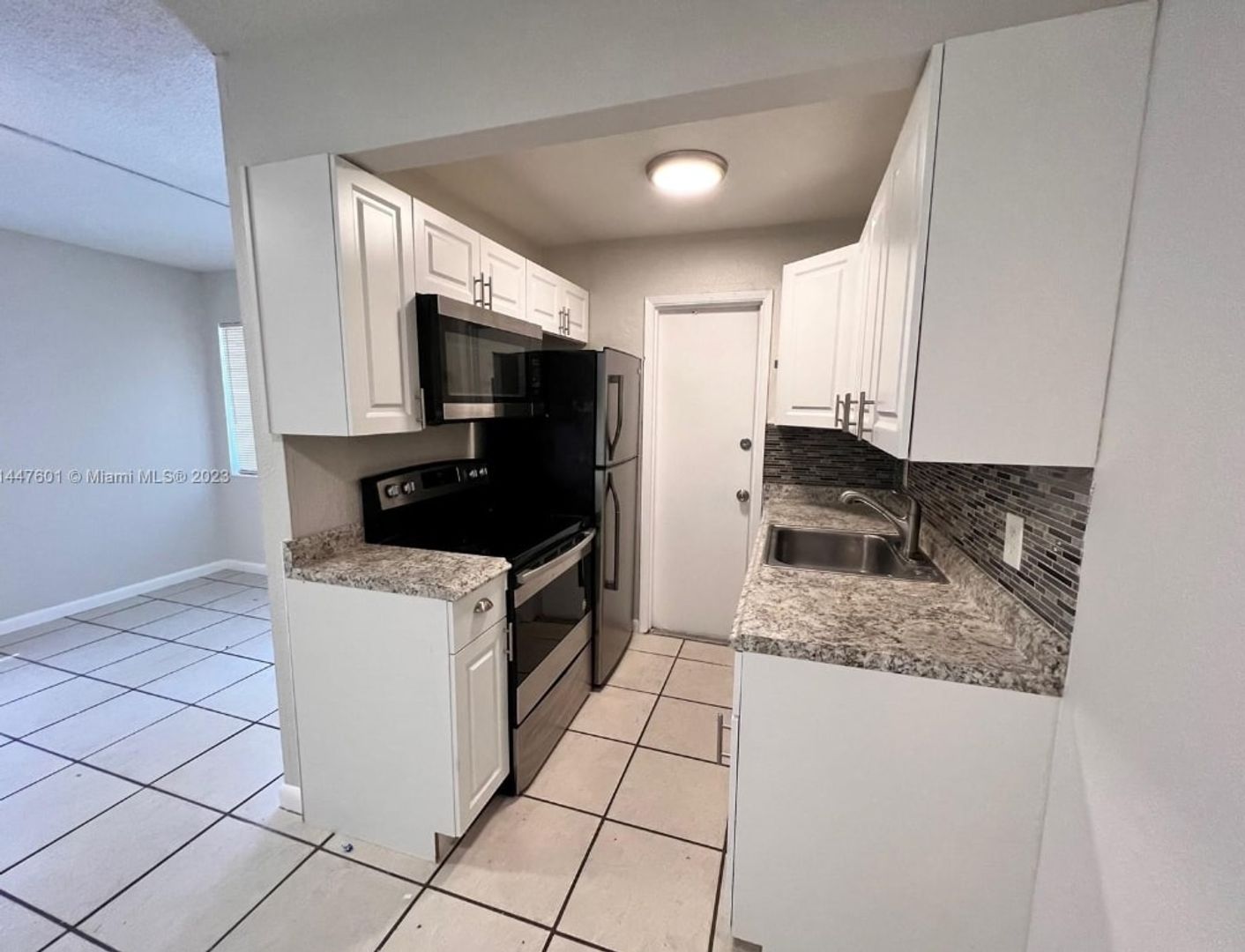 Hollywood Apartment: 2150 Madison Street