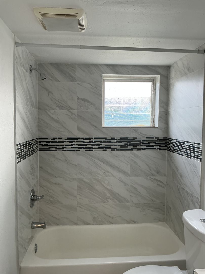 Hollywood Apartment: 2331 Adams Street