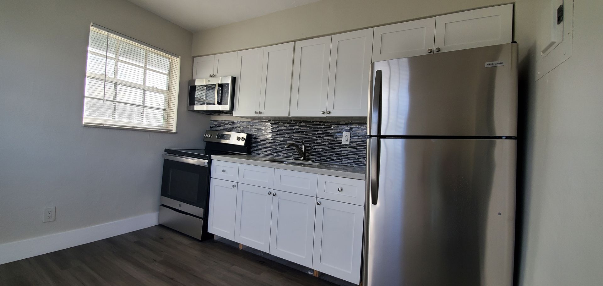 Hallandale Beach Apartment: 821 NW 7th Avenue