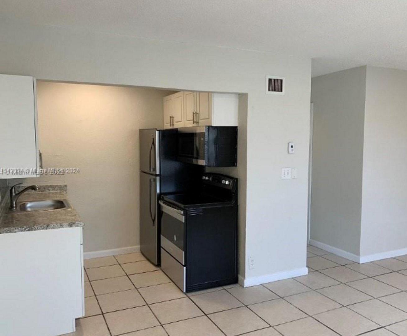 Hollywood Apartment: 2331 Adams Street