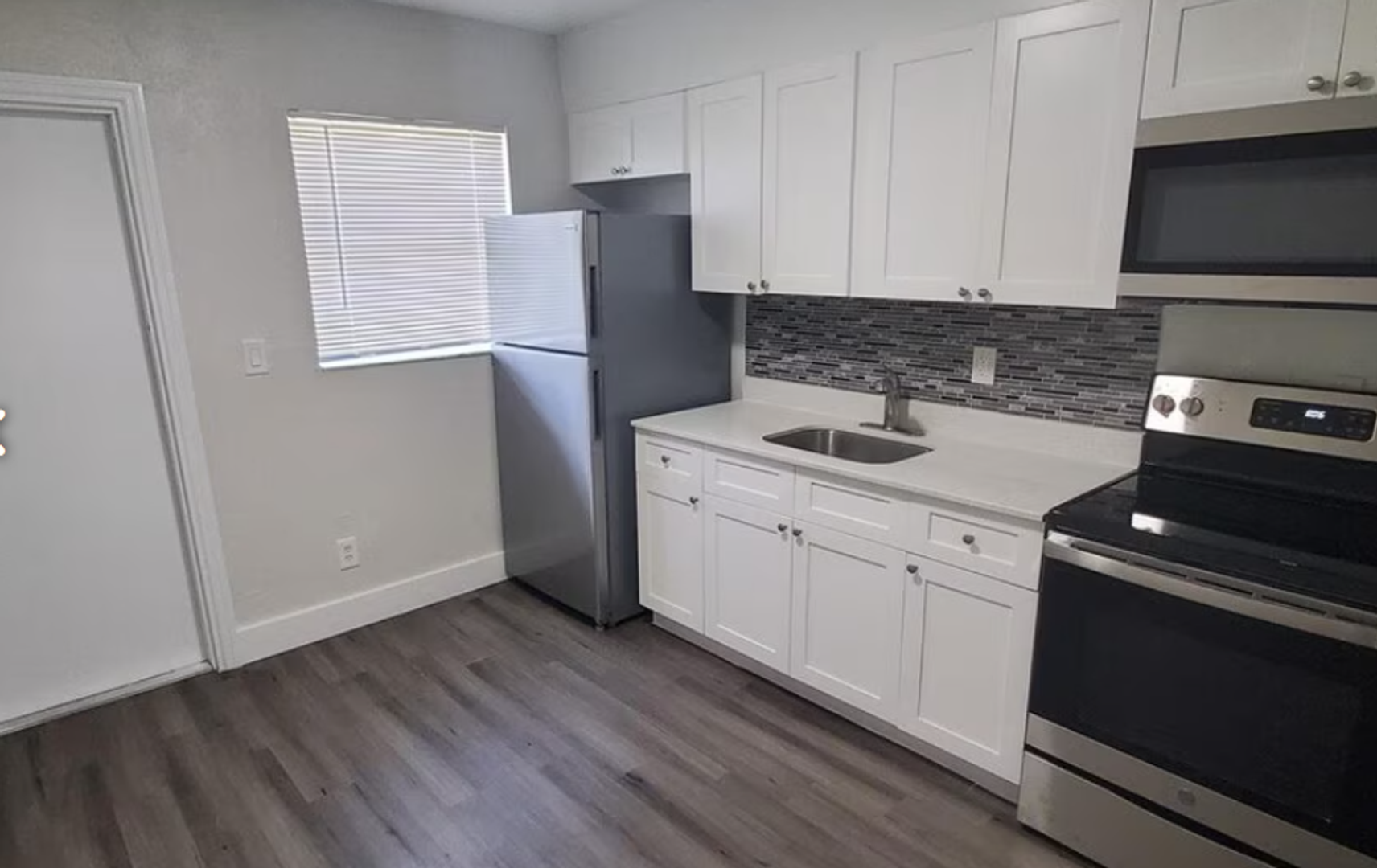 Hallandale Beach Apartment: 821 NW 7th Avenue