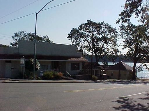 Oak Harbor Apartment: 1121 SE 9th Avenue