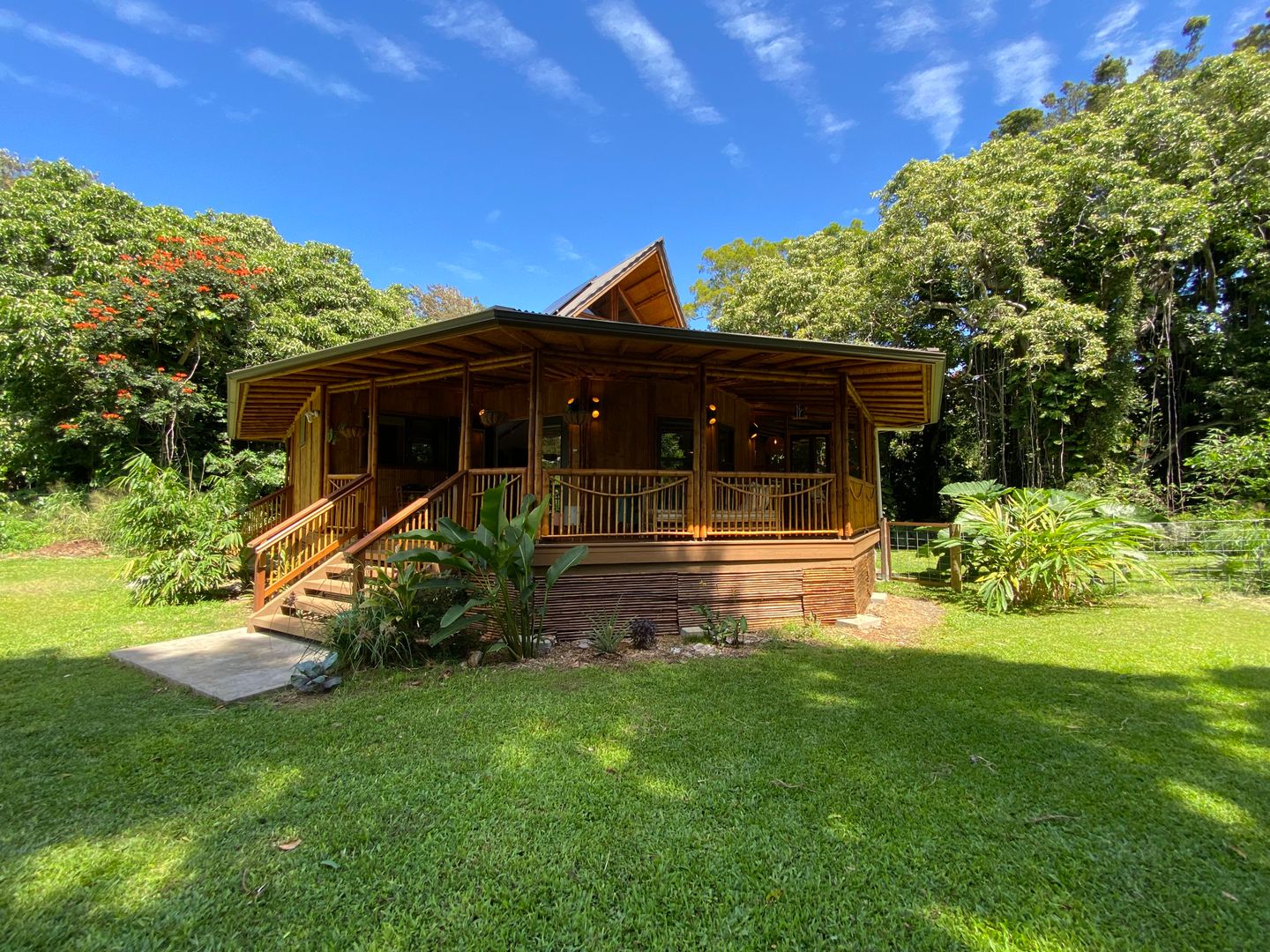Kapaau House: 54-3867 Akoni Pule Highway