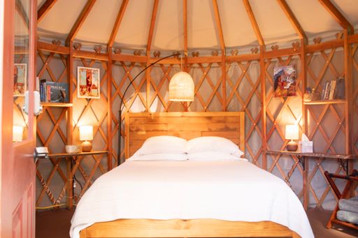 Furnished studio yurt in Hawi