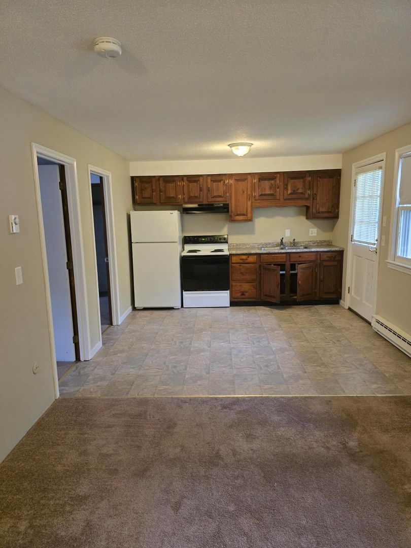 Rindge Apartment: 62 Converseville Road