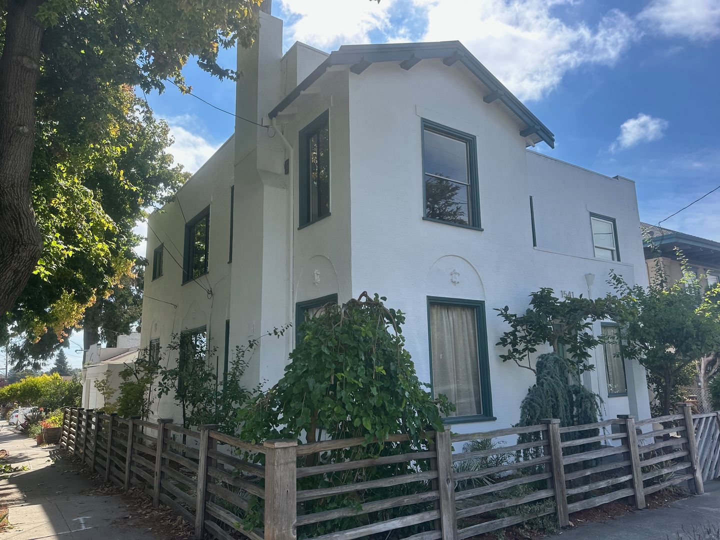 Oakland Apartment: 1539-1541 E. 38th St