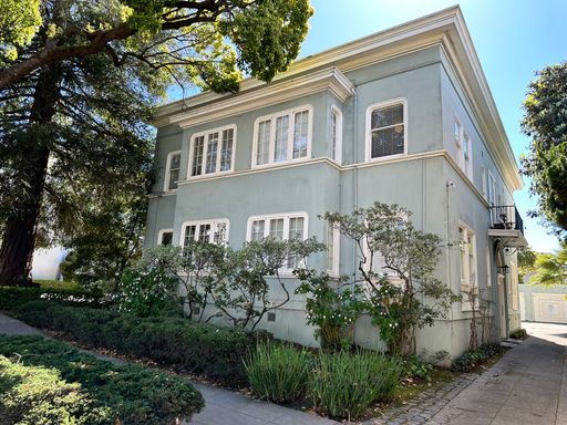 Classic Berkeley Charm – Bright Top-Floor 1BR – photo 1
