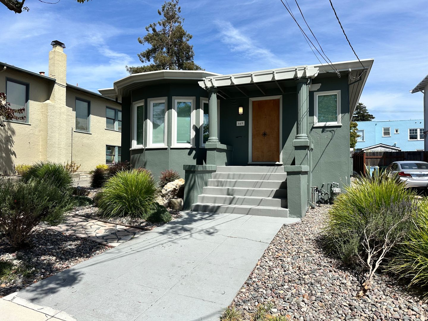 Berkeley House: 669 Neilson Street