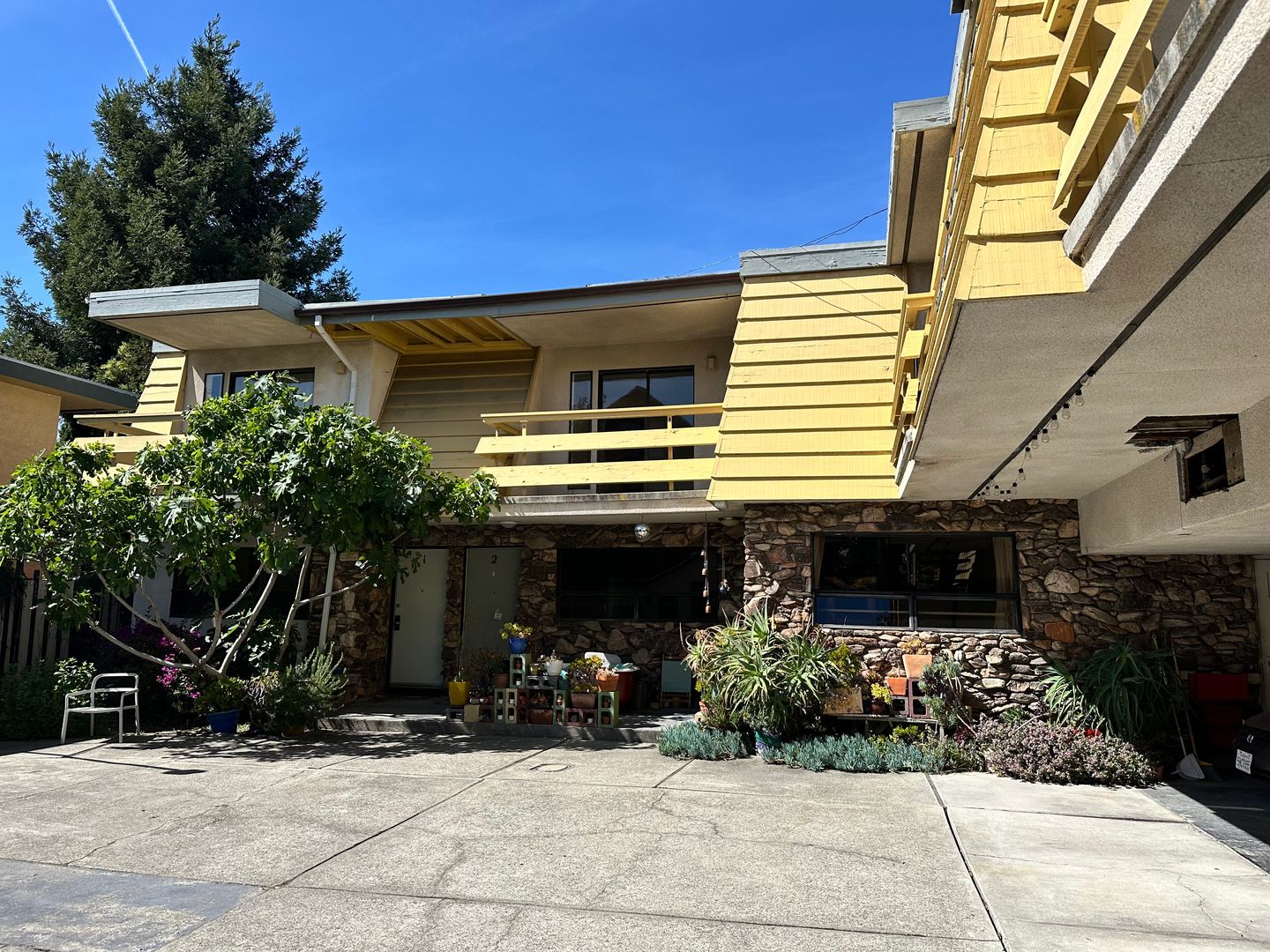Berkeley Apartment: 1811-1813 Carleton Street
