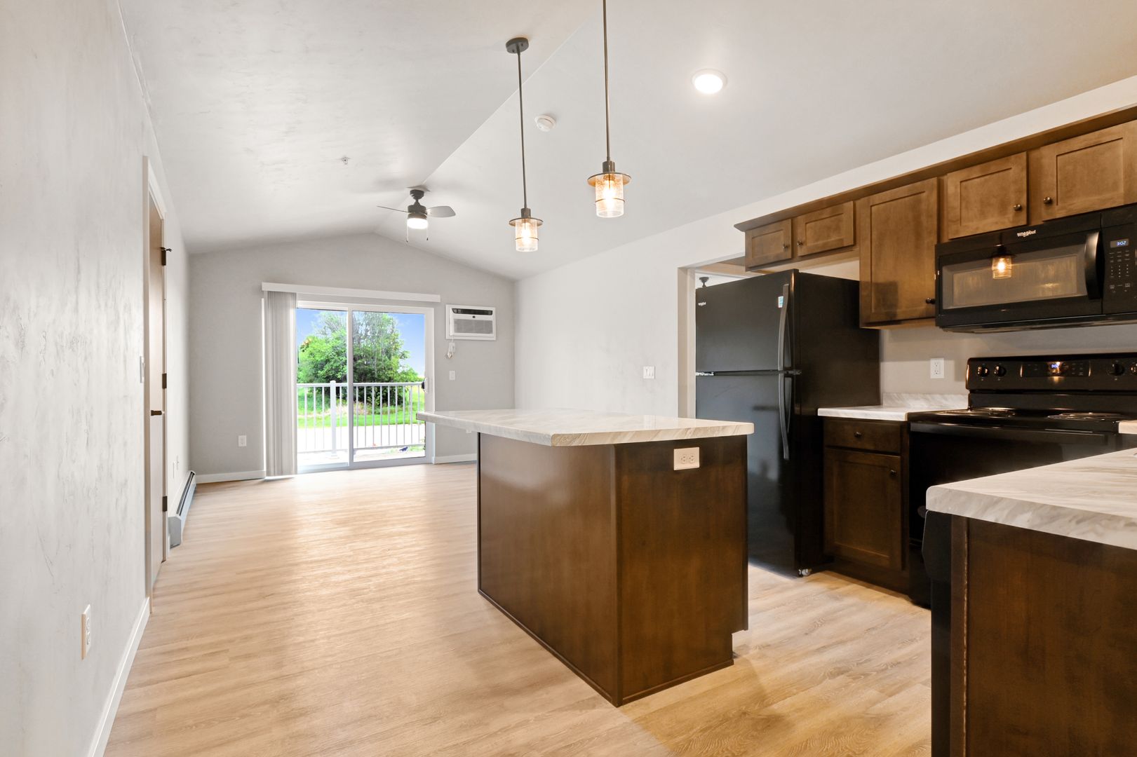 Green Bay Apartment: S Huron Rd