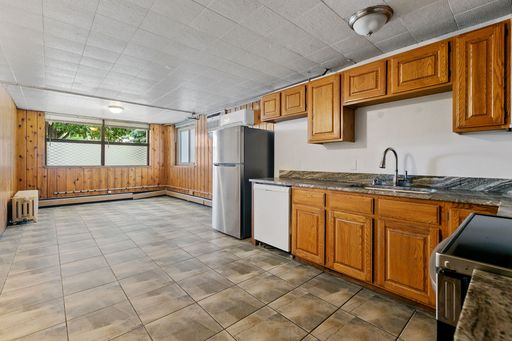 Renovated & Sun-Filled Studio in Merriam Park- $500 Move In Special! – photo 1
