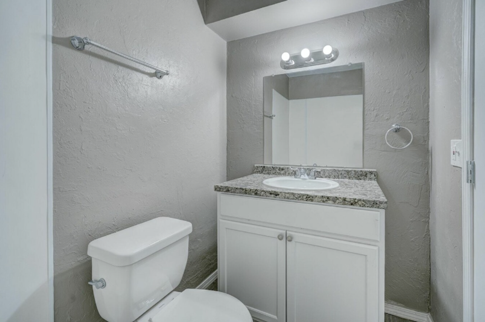 Oklahoma City Apartment: 5909 S Lee Ave