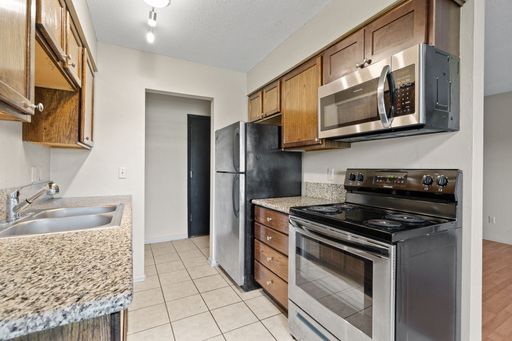 Bright 1BR/1BA at Golden Valley Greenway — $500 Off Your Second Month's Rent!