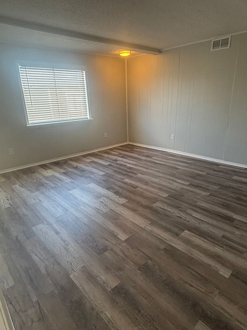 Oklahoma City Apartment: 7201 Melrose Ln