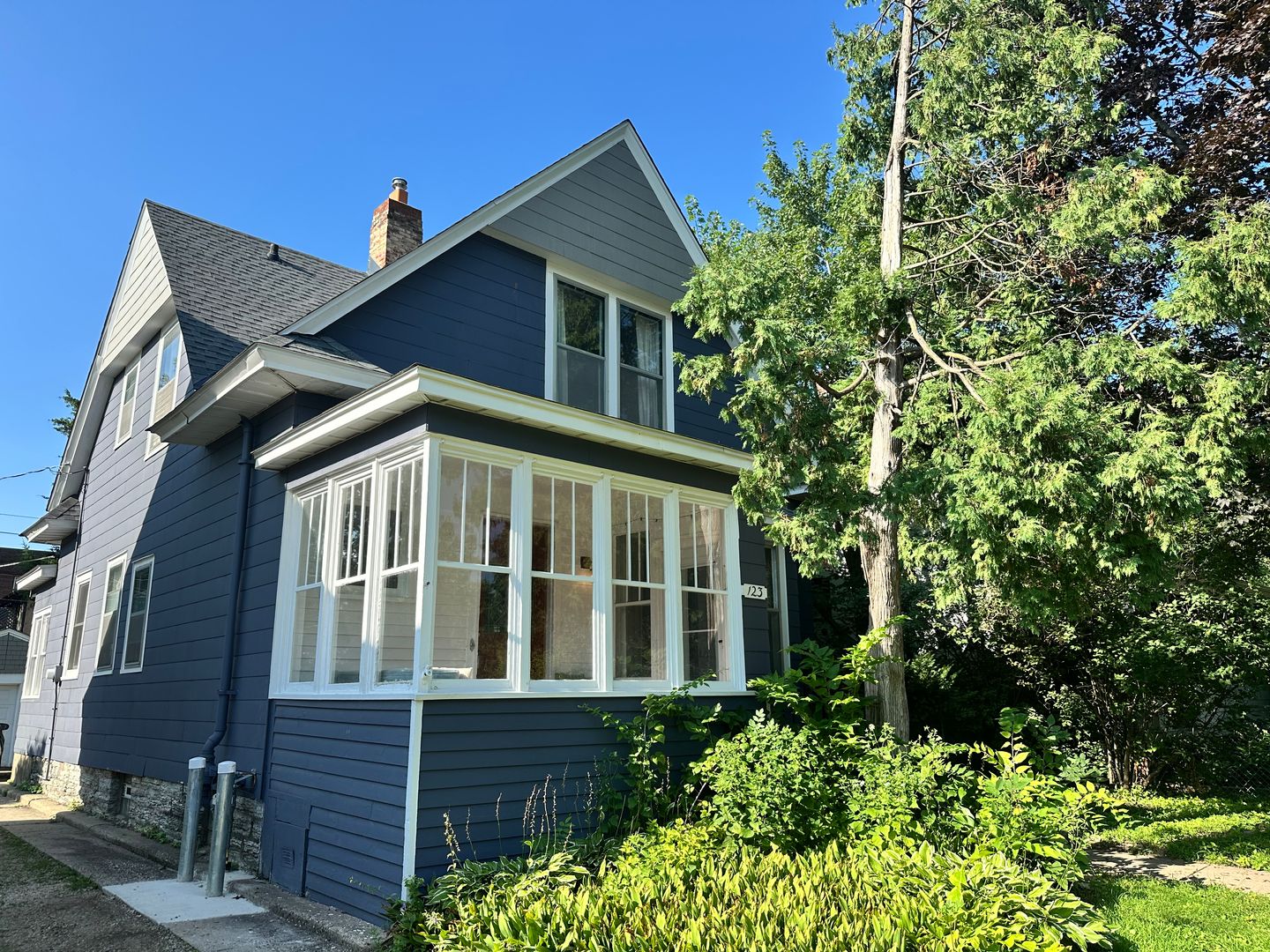 Minneapolis House: 123 35th St W