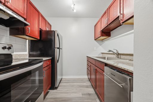 Newly Renovated 4BR at The Commons – Granite Countertops & In-Unit Laundry!
