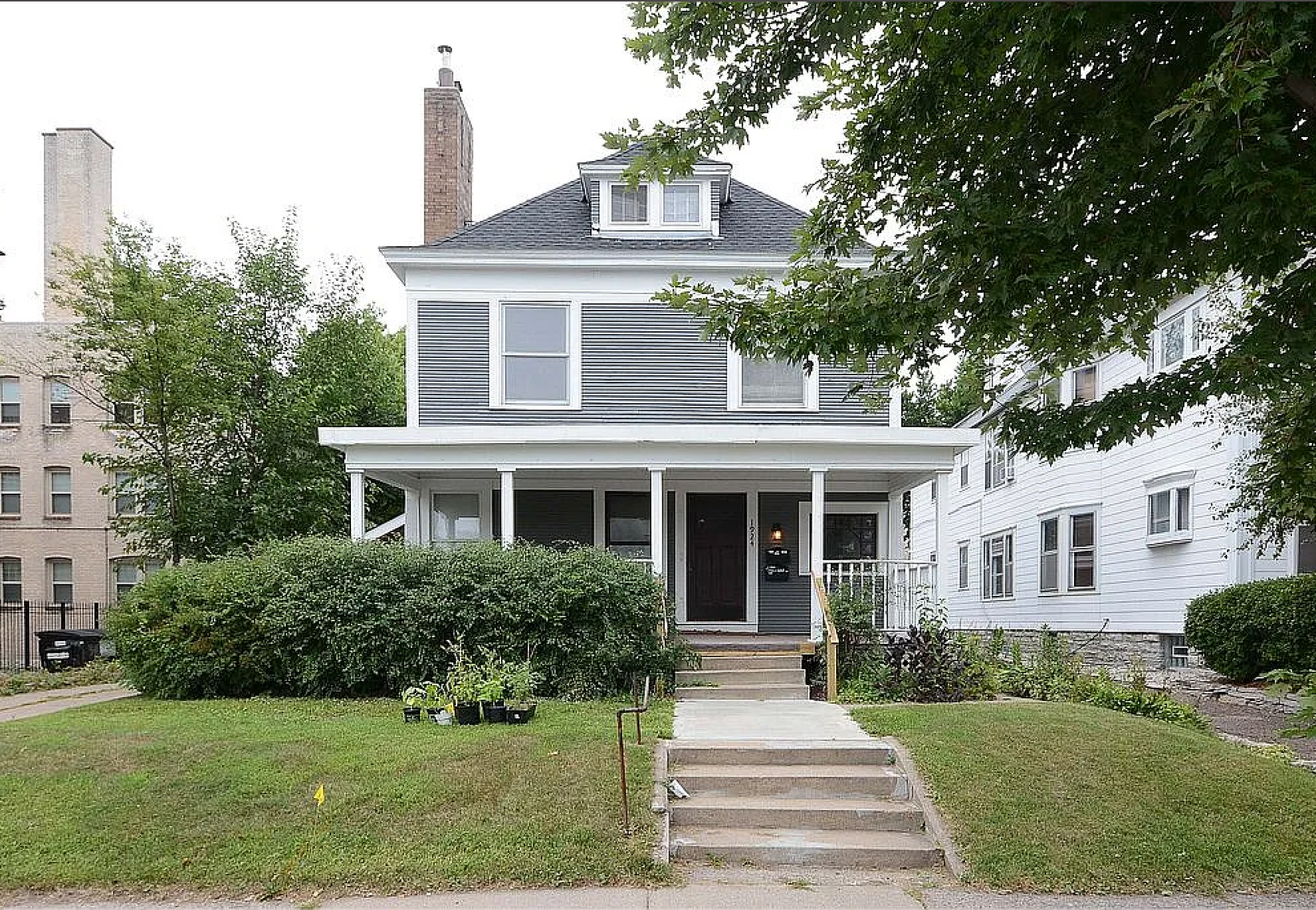Minneapolis Apartment: 1924 Colfax Avenue South