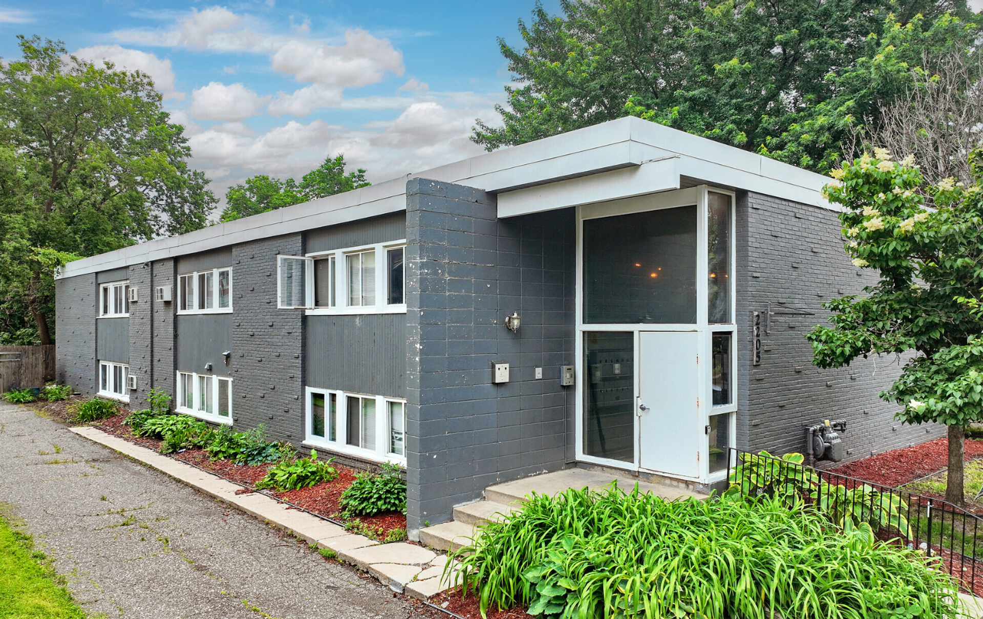 Minneapolis Apartment: 2205 Bryant Ave