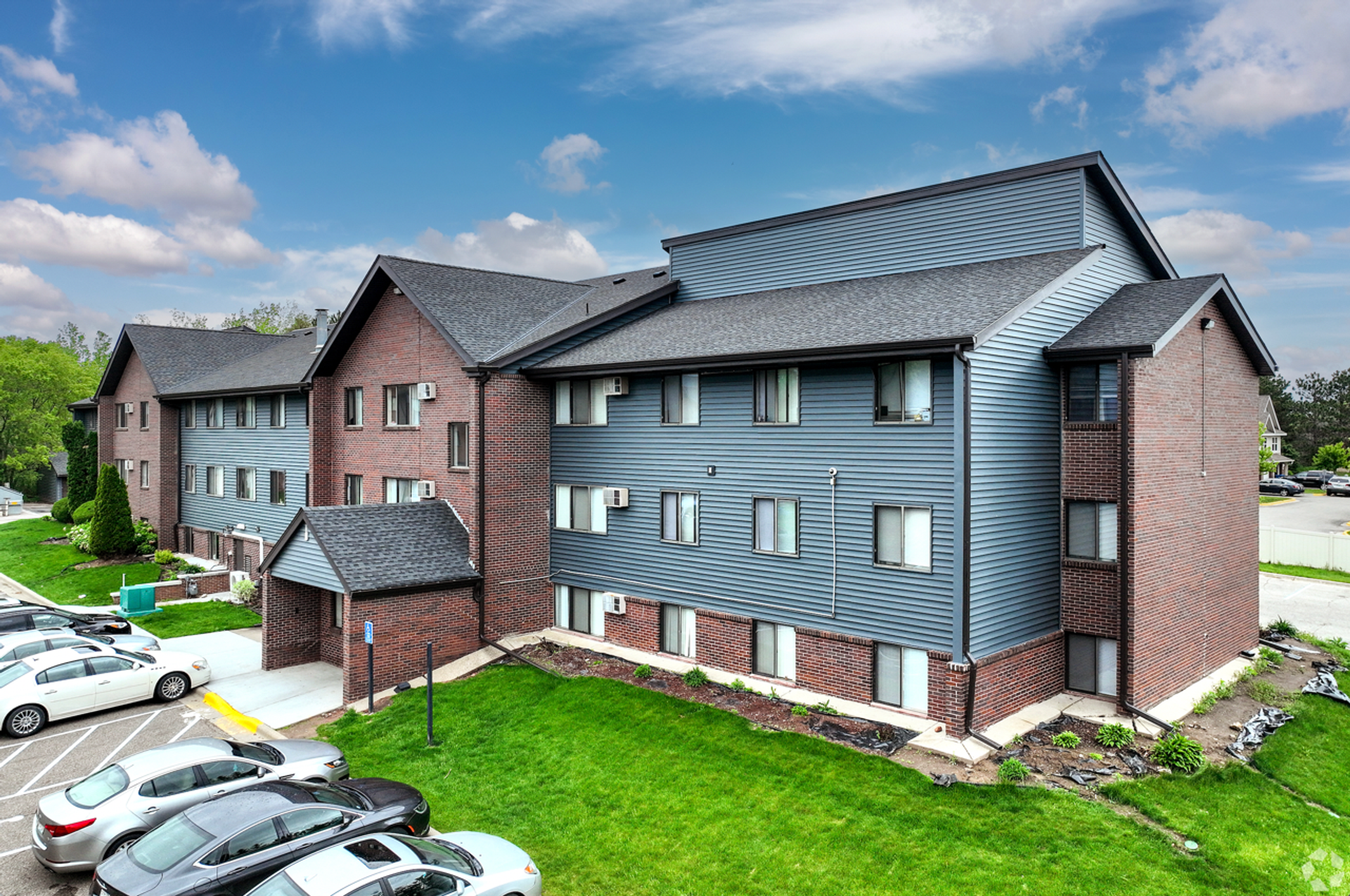 Inver Grove Heights Apartment: 8201-8213 College Trail