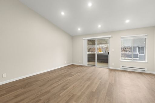 Newly Renovated 2bd/1bth + Garage! Look & Lease special!!