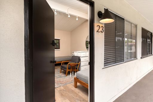 SHARED STUDIO ($1295/SHARED STUDIO) OR $2590 PRIVATE APARTMENT in a STUDIO APARTMENT (2ppl/bedroom)-- Beachside Living, By-the-Bed Leasing--Shared STUDIO Fully Furnished Apartment