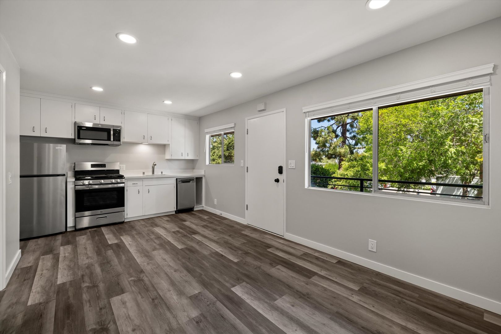 Santa Barbara Apartment: 130 W Padre St