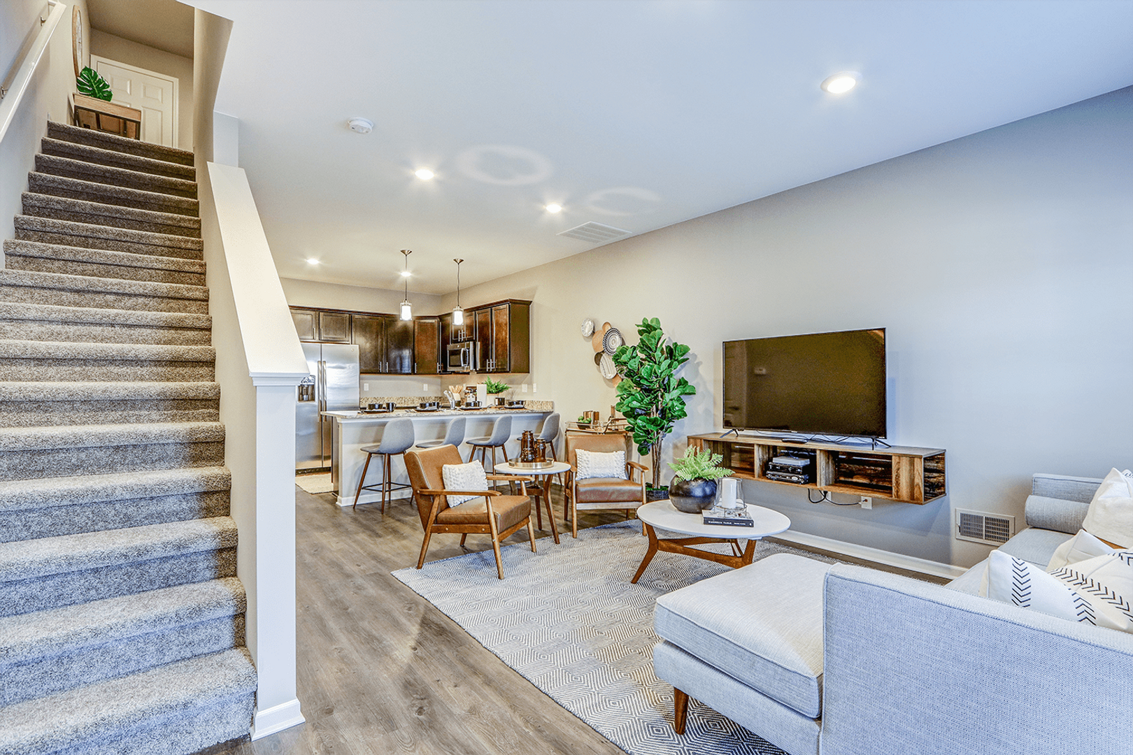 Washington Apartment: 7770 Newbury Blvd.