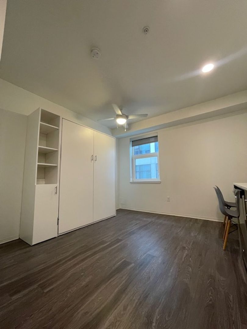 Portland Apartment: 1075 NW 16th Ave