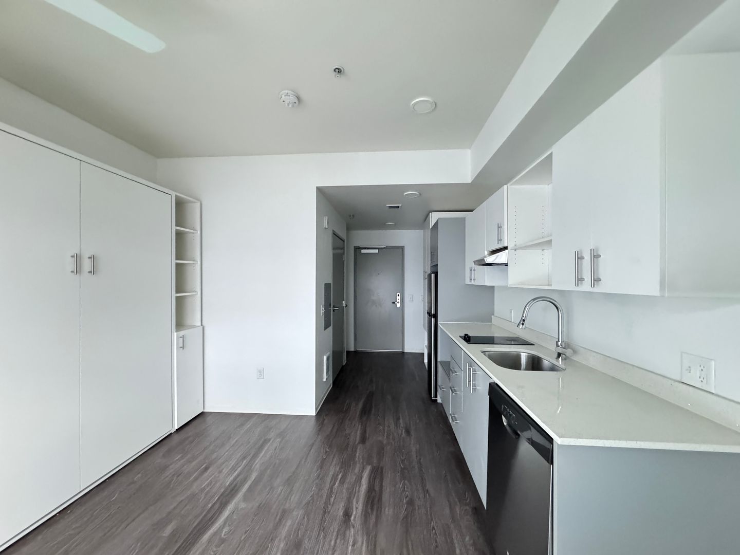 Portland Apartment: 1075 NW 16th Ave