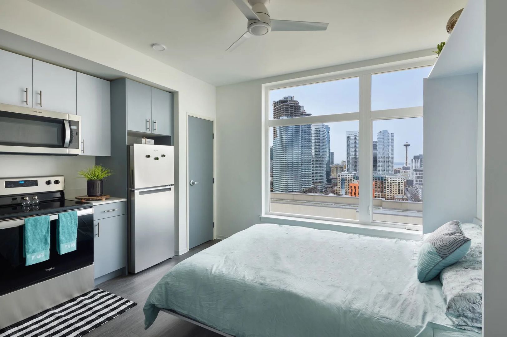 Seattle Apartment: 123 Bellevue Avenue East