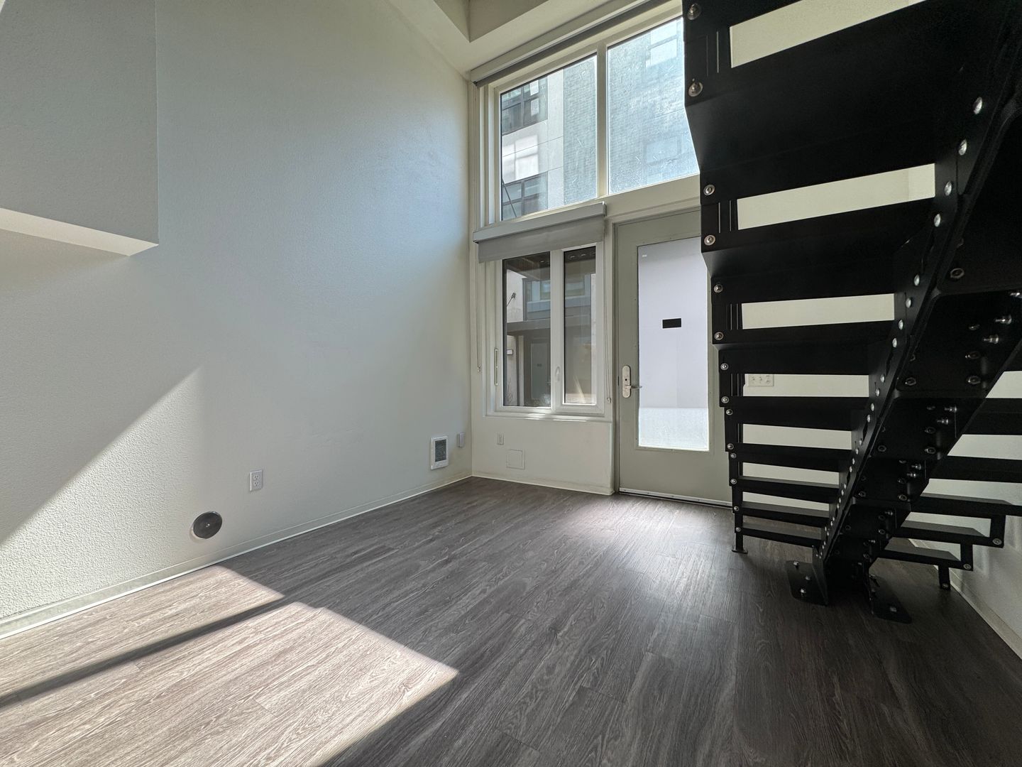 Portland Apartment: 1075 NW 16th Ave