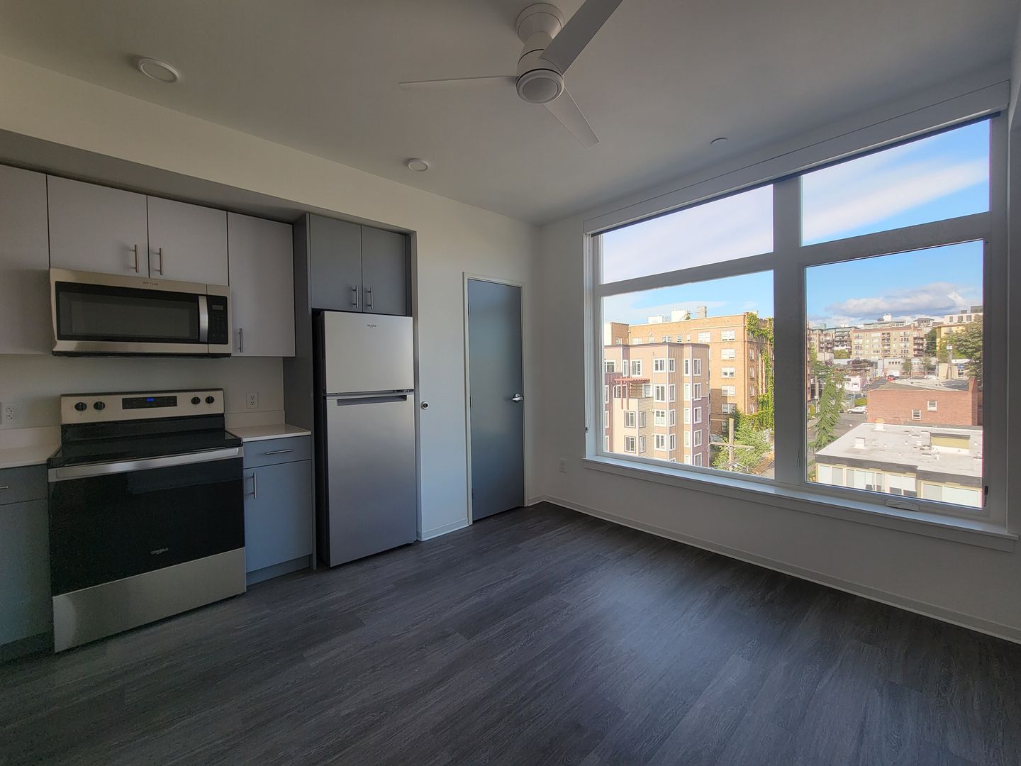 Seattle Apartment: 123 Bellevue Avenue East