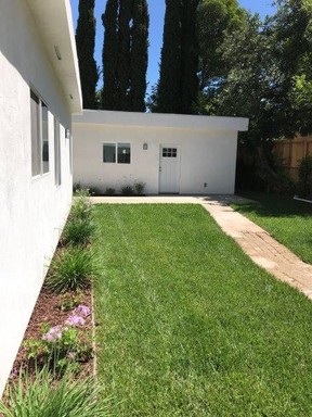 3 extra large bedrooms / 2 large bathrooms PRIVATE BACK HOUSE FOR RENT! – photo 1
