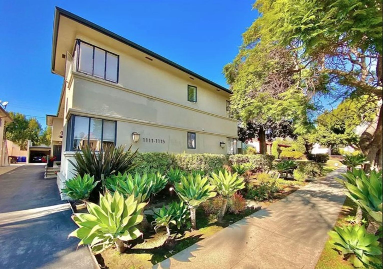 Los Angeles Apartment: 1111 S Cochran Avenue