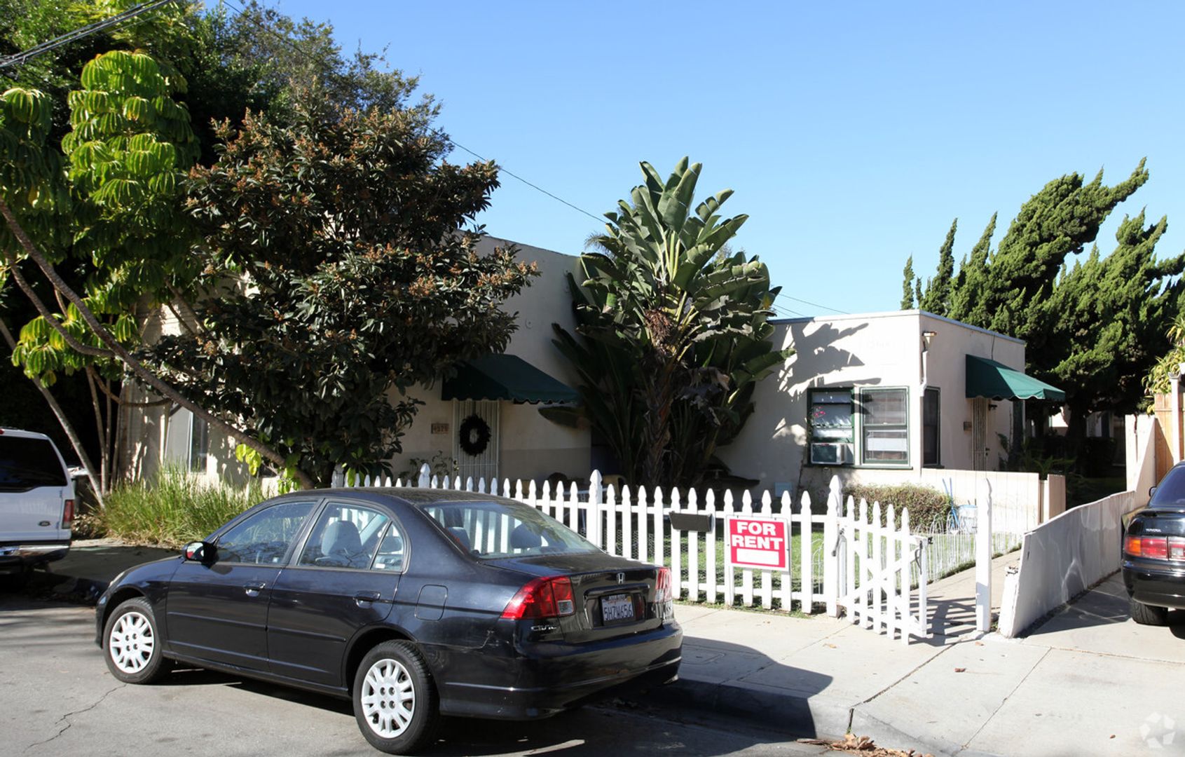 Long Beach Apartment: 4525 East 10th Street