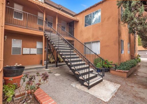 Valley Village 1 Bed + 1 Bath Ground Floor CORNER UNIT Available!