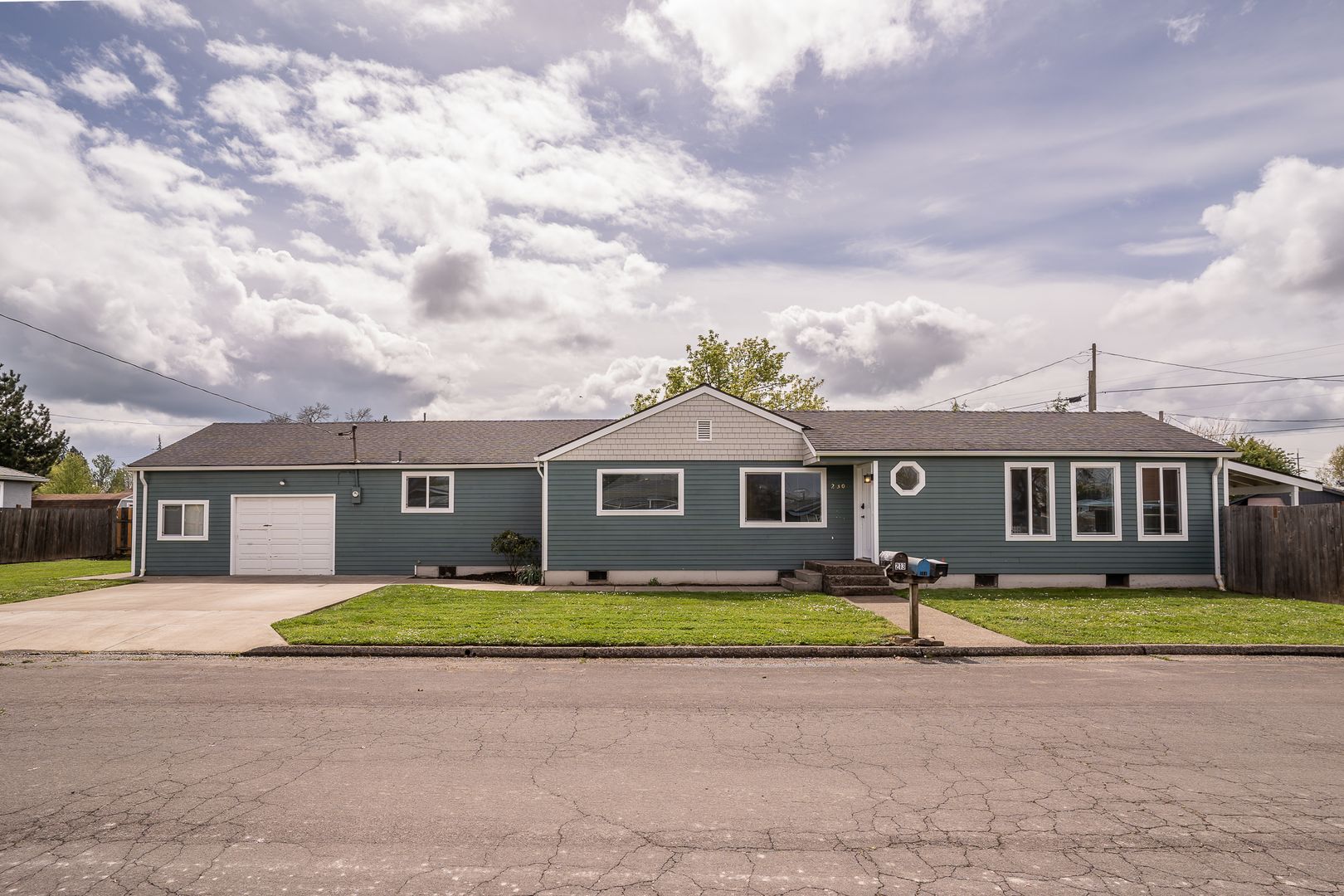 Albany Apartment: 230 15th St SE