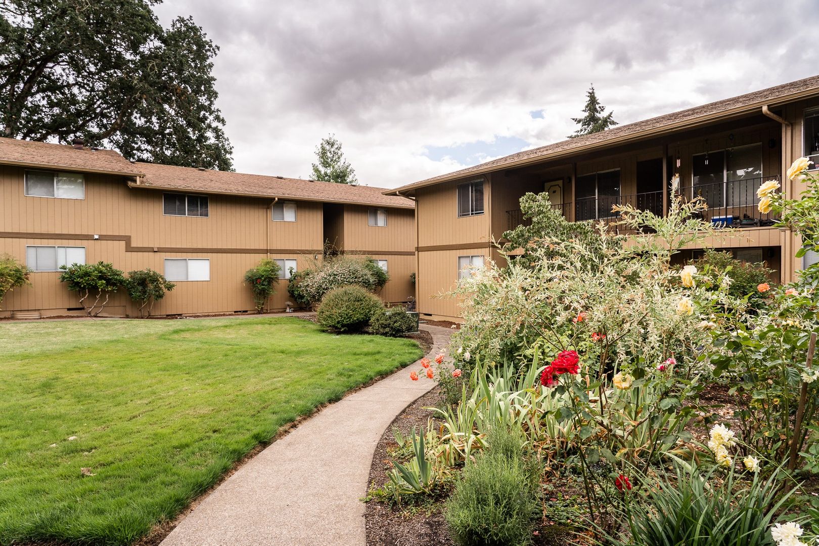 Albany Apartment: 1837 Queen Ave