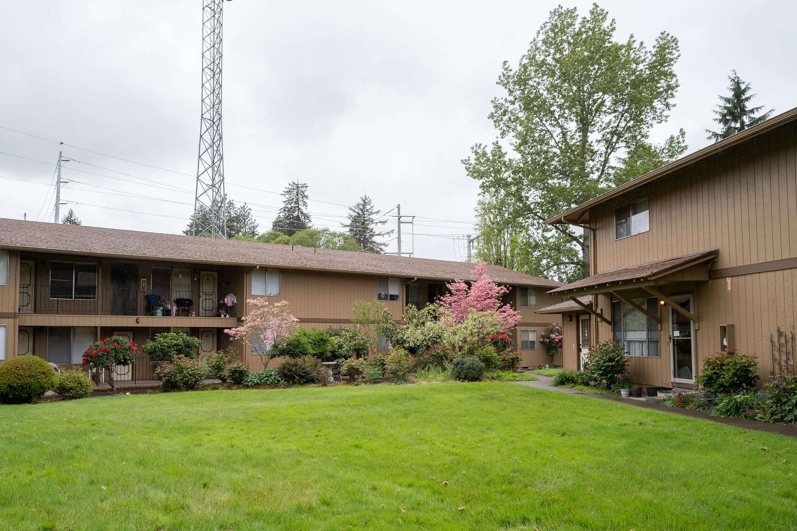 Albany Apartment: 1837 Queen Ave