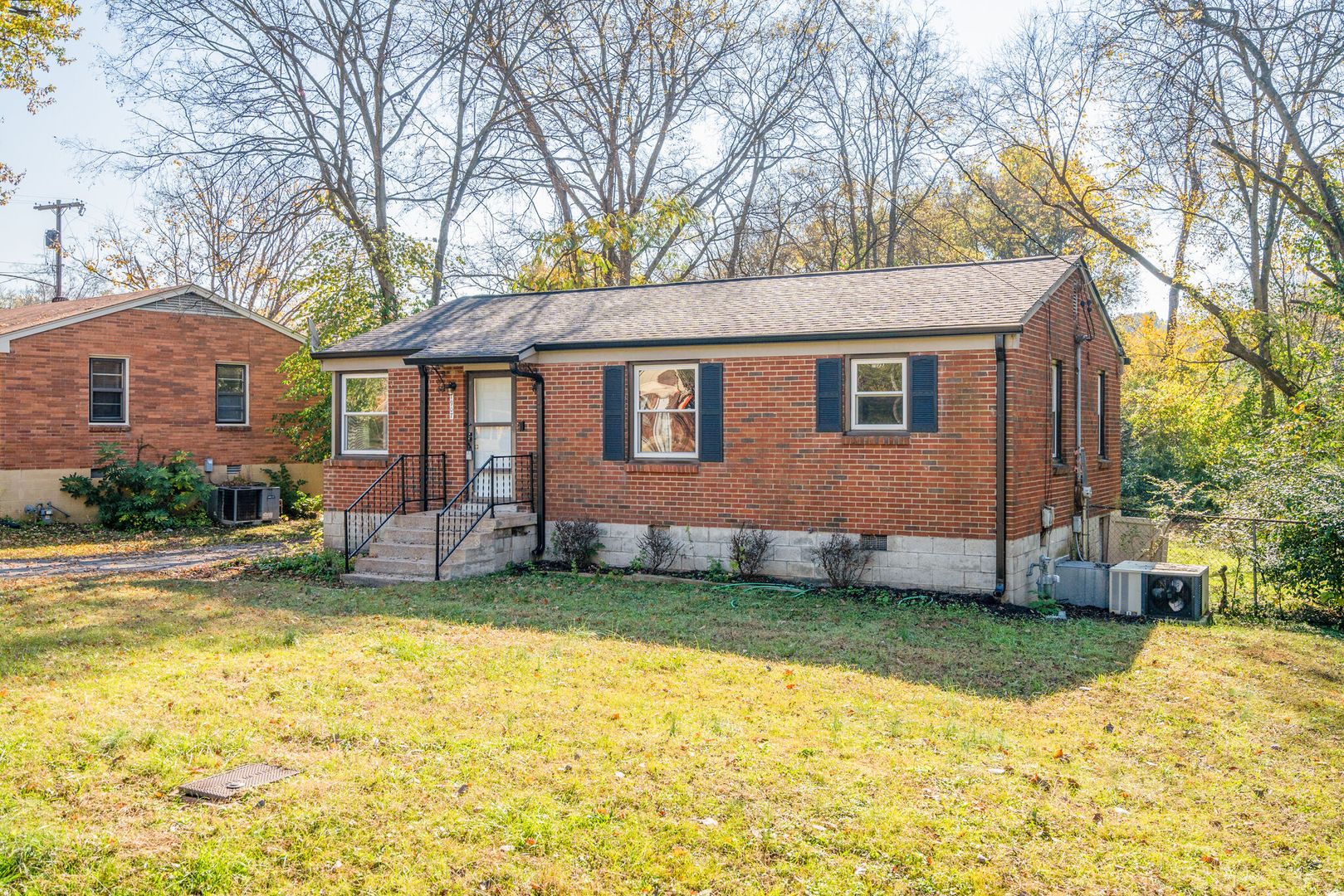 Nashville House: 1907 Dabbs Ave