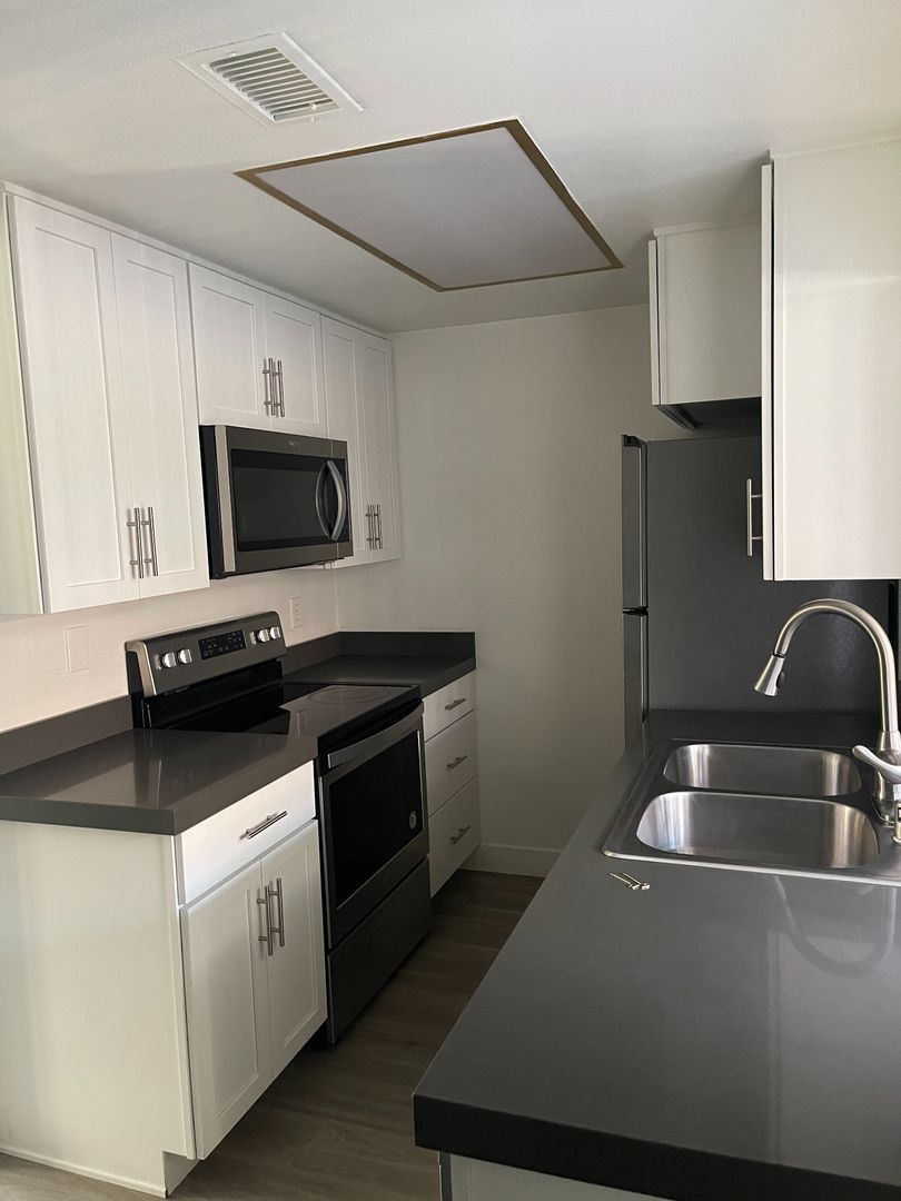 Escondido Apartment: 2555, 2545, 2559 White Oak Place