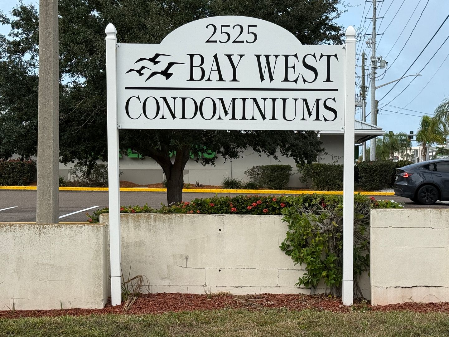 Largo House: 2525 W. Bay Dr. #208