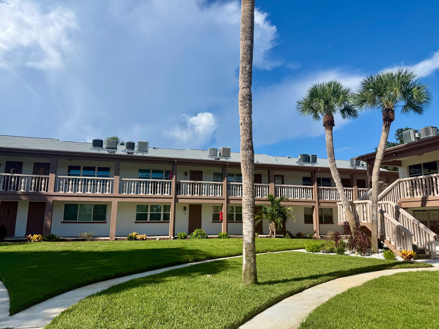 St. Petersburg House: 650 Pinellas Point Dr. S.