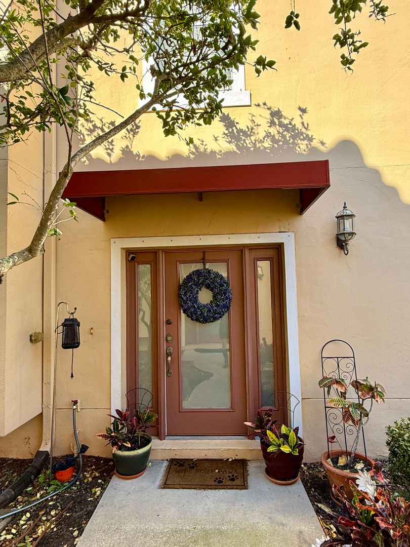 St. Petersburg House: 281 Valencia Cir.