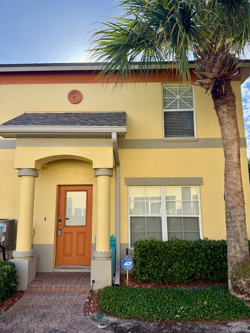 St. Petersburg Townhome: 3846 Mandalay Dr