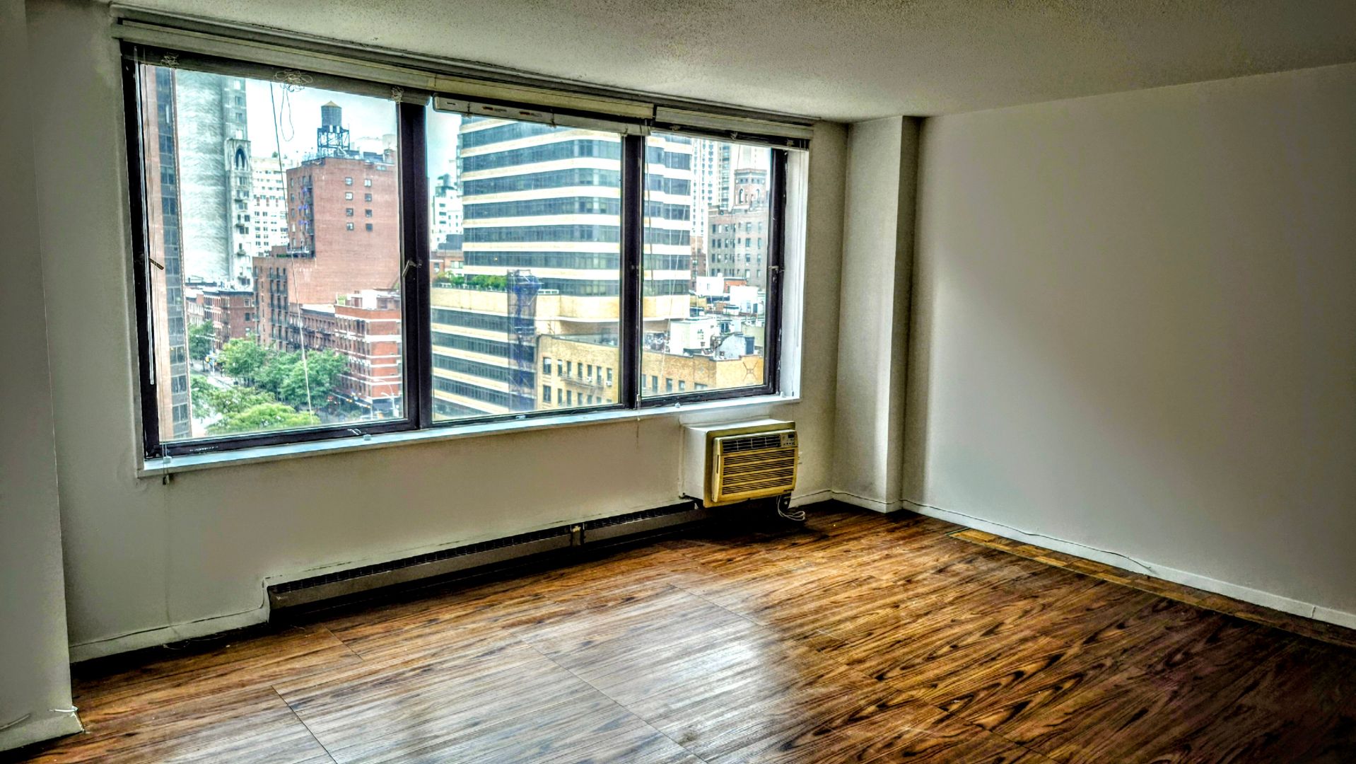 New York Condo: 11J