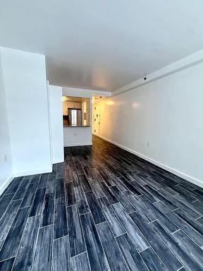 Spacious Studio in Boutique Condo