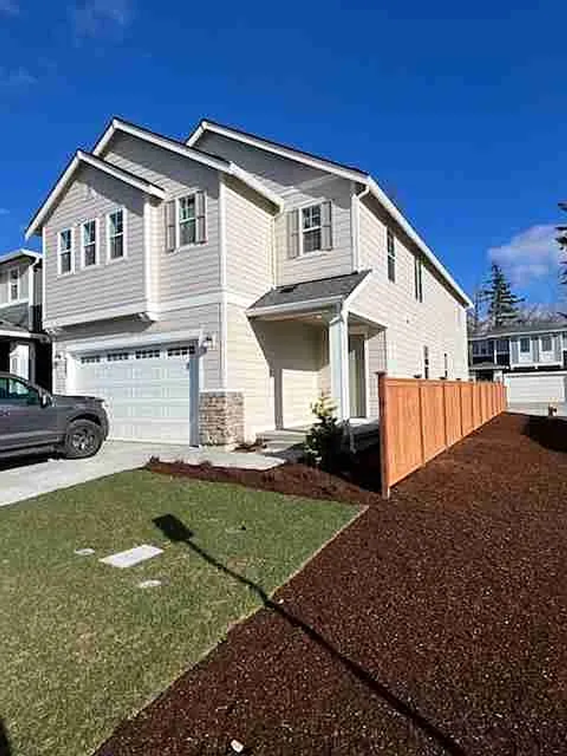 Marysville House: 5083 88th Dr NE