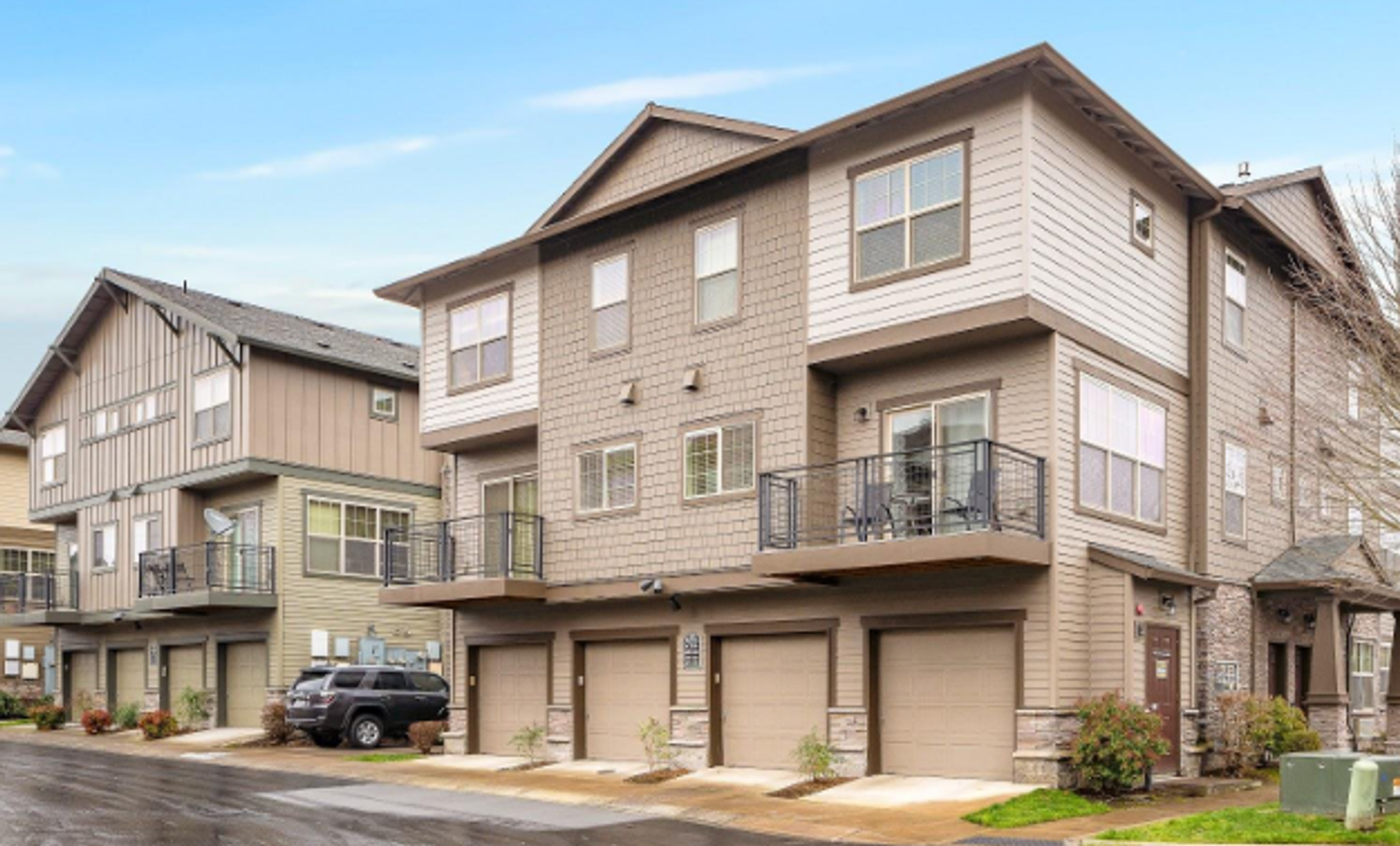 Hillsboro House: 614 NE Newstead Lane