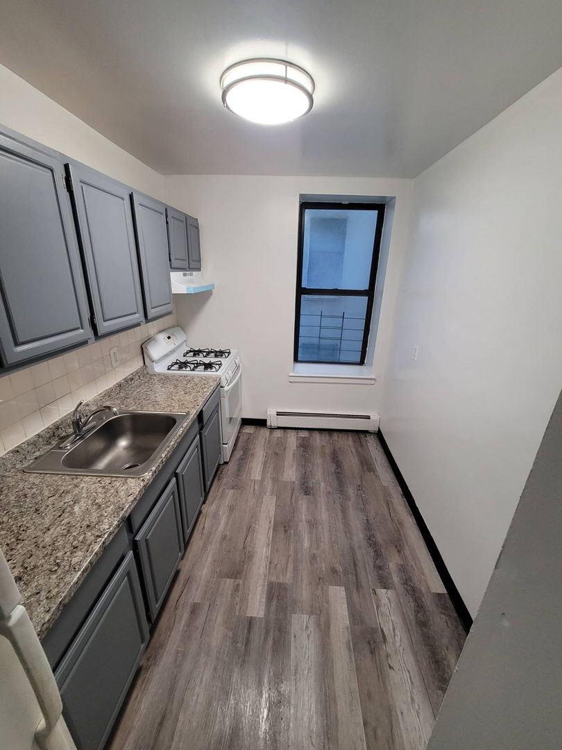 Bronx Apartment: 845 Longfellow Avenue